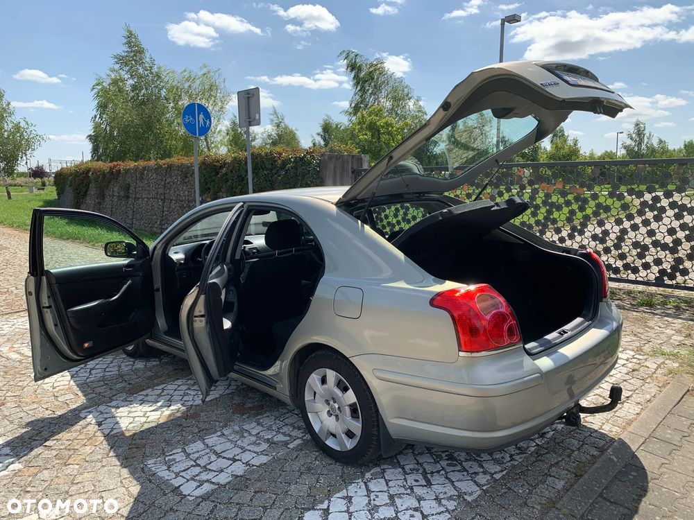 Toyota Avensis 1.8 VVT-i Sol - 17