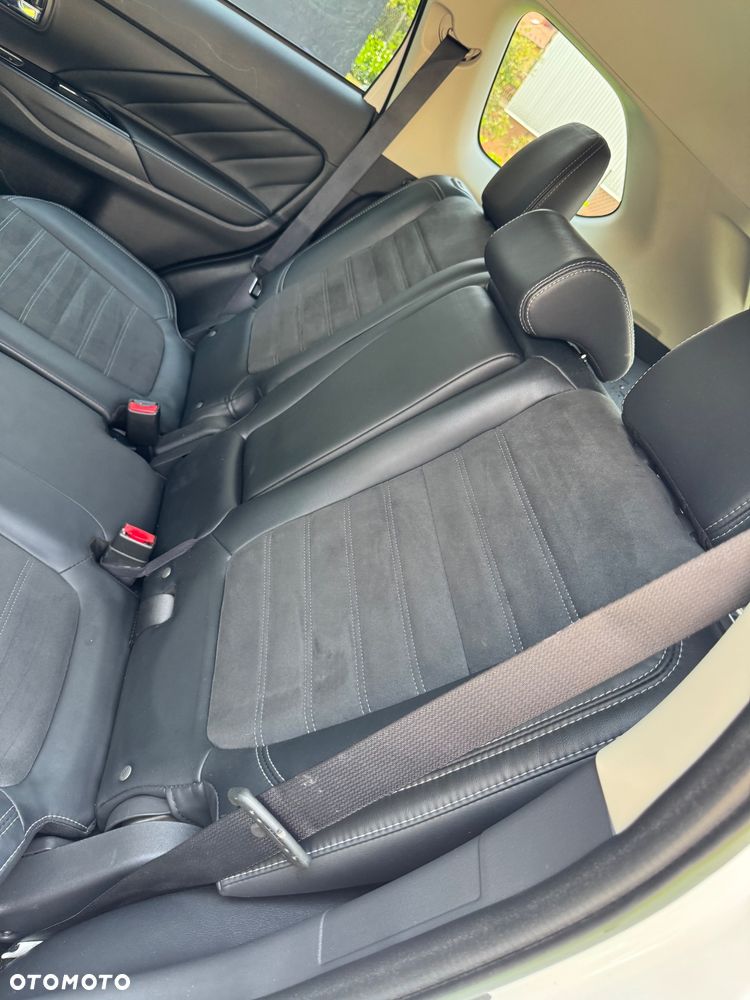 Mitsubishi Outlander - 26