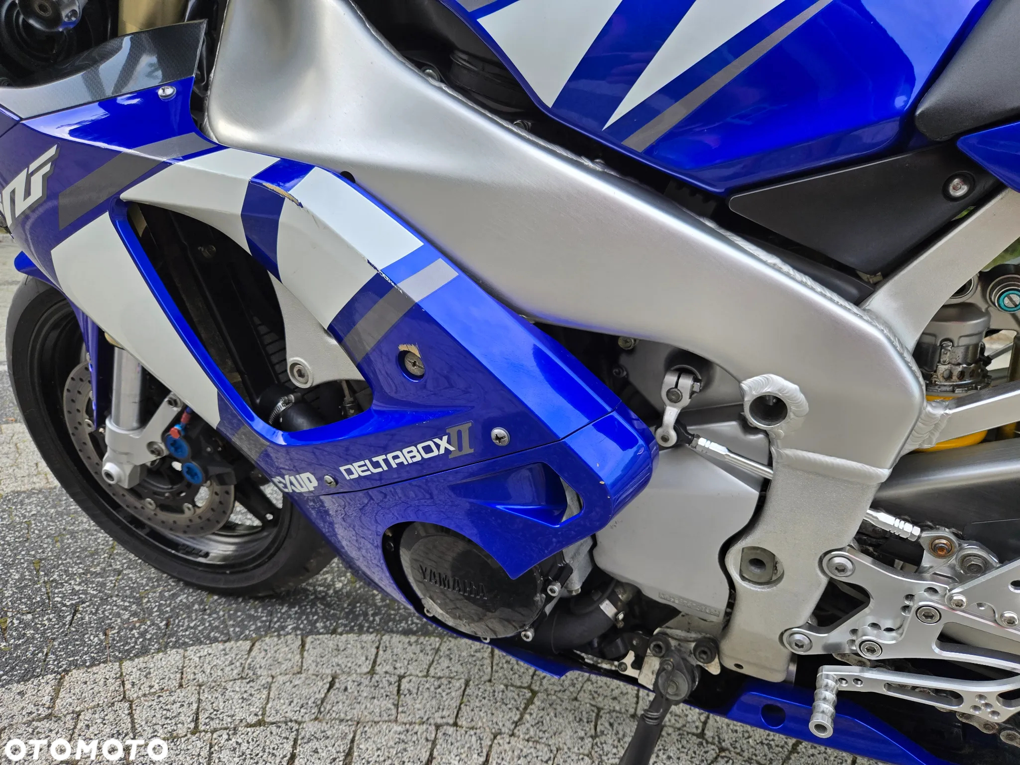 Yamaha R1 - 16