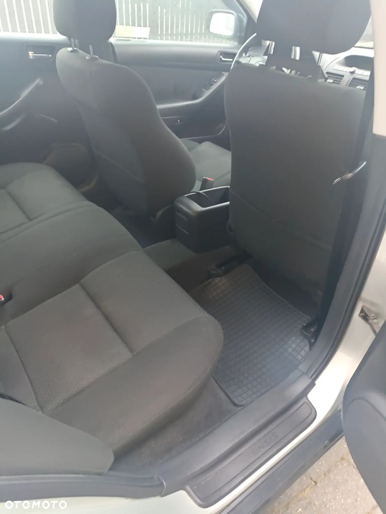 Toyota Avensis 1.8 VVT-i Luna - 22