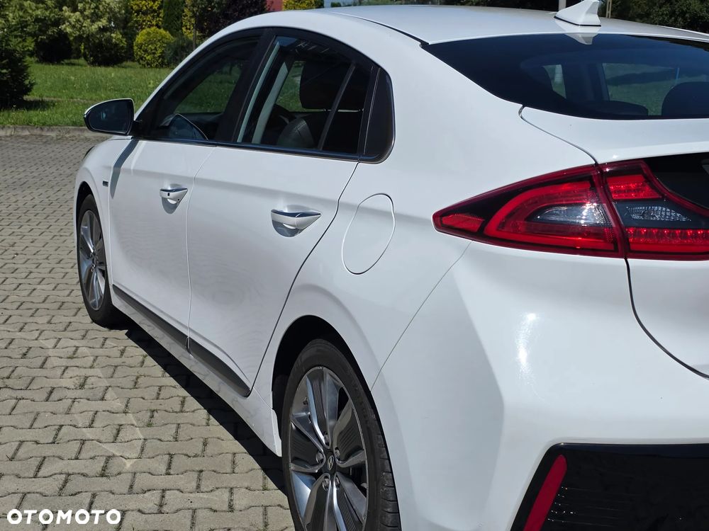 Hyundai IONIQ Hybrid Business - 10