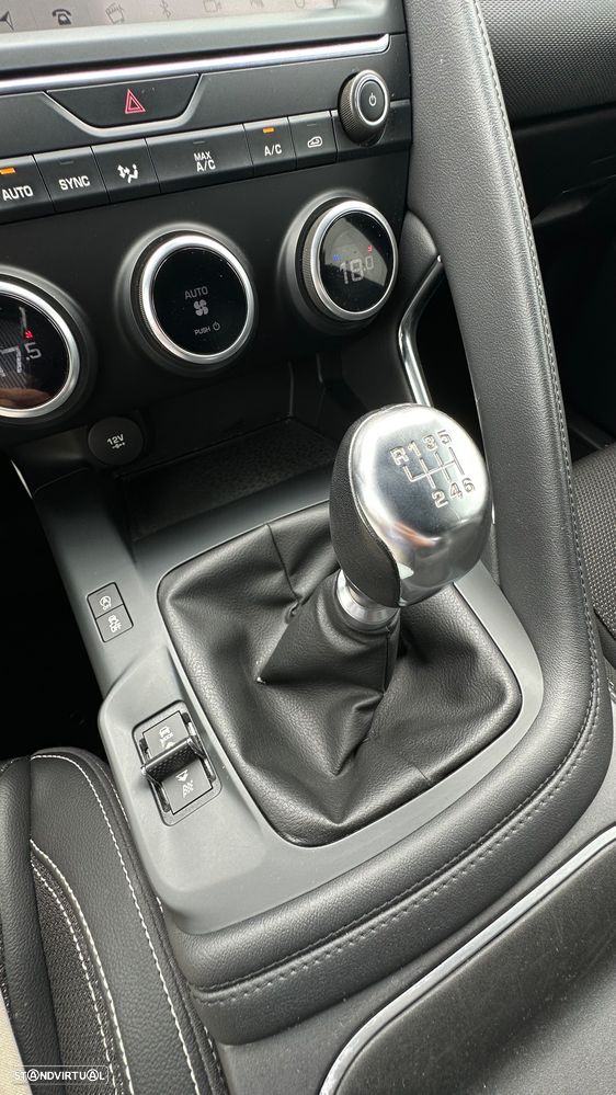 Jaguar E-Pace D150 R-Dynamic - 51