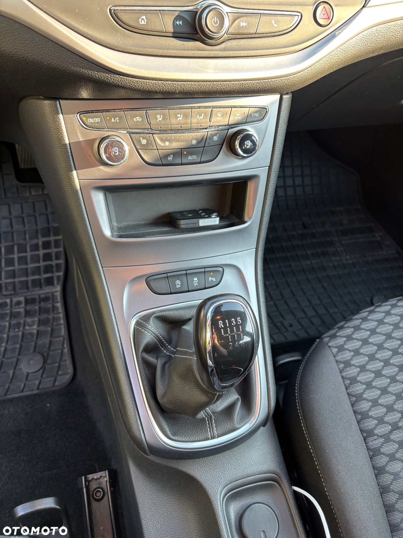 Opel Astra V 1.2 T Edition S&S - 17