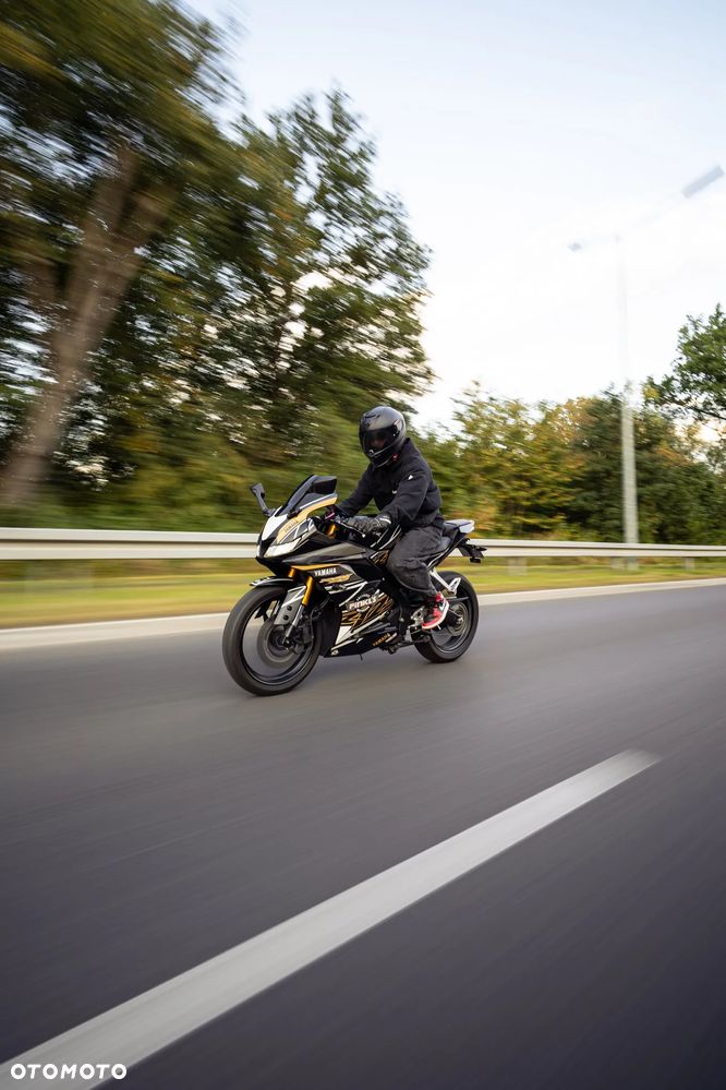 Yamaha YZF - 11