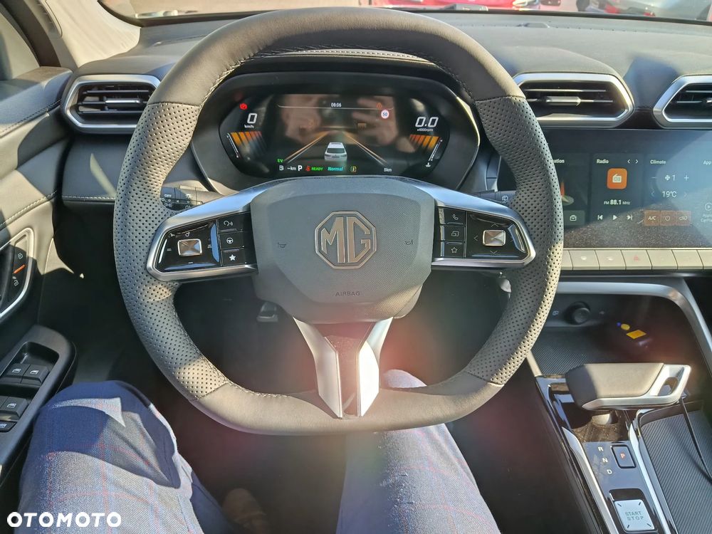 MG ZS Hybrid+ - 11