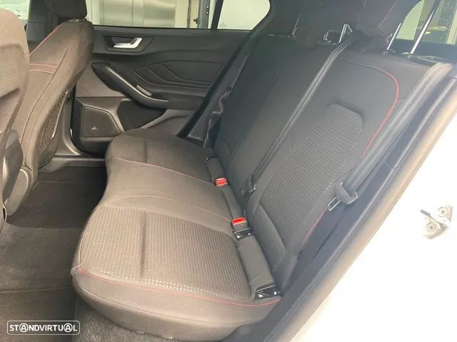 Ford Focus 1.0 EcoBoost MHEV ST-Line - 32