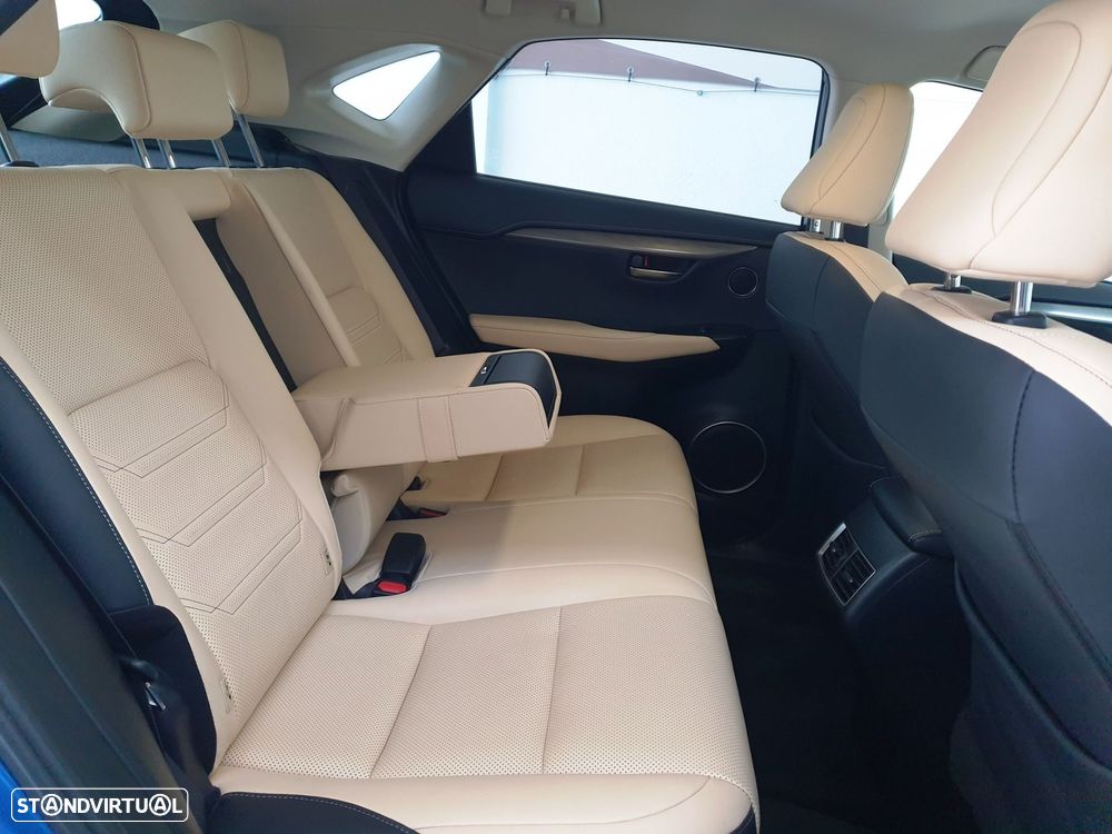 Lexus NX 300h Executive+ - 32