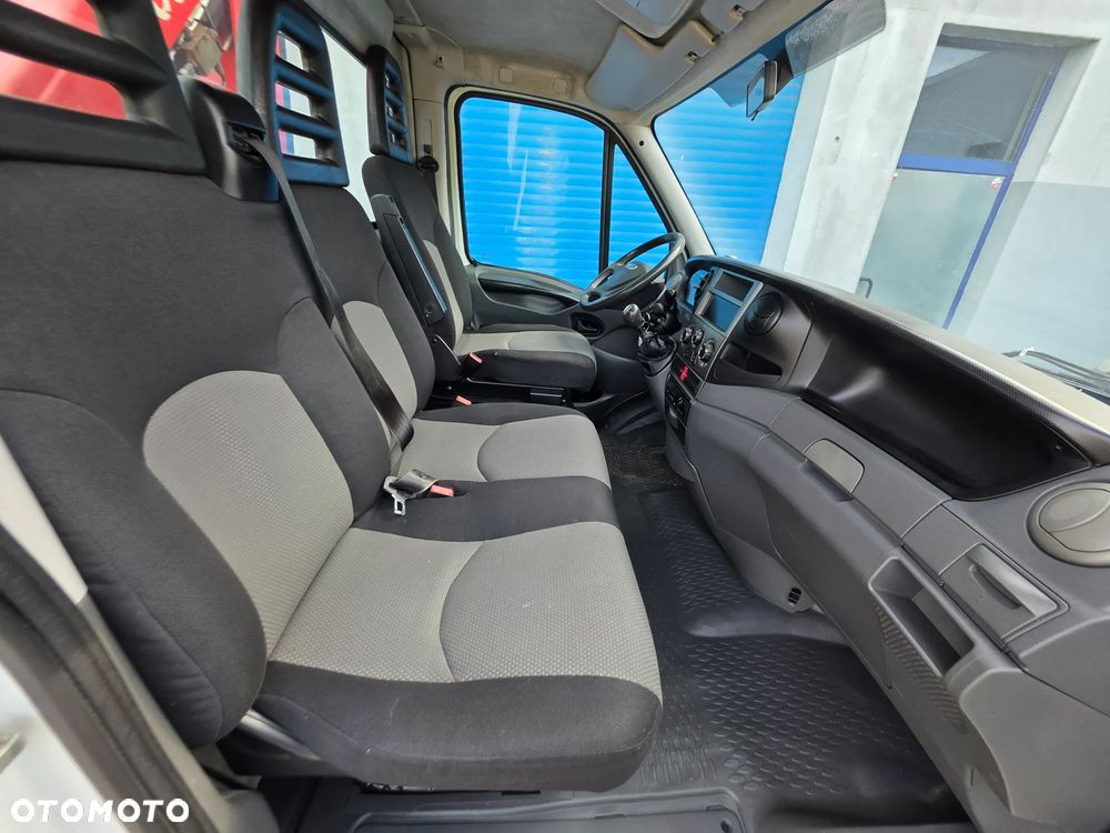 Iveco Daily 35c-15 50c-15 Skrzynia 3.60 M + HDS  1.8 Tony ! Bez Korozji  ! Z Włoch  ! - 24