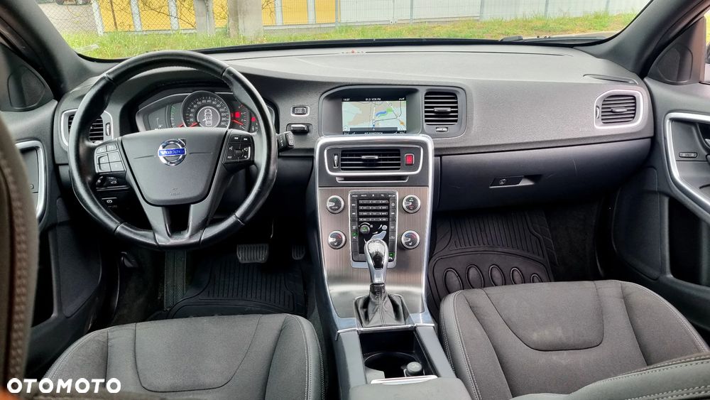 Volvo V60 D4 Geartronic Momentum - 16
