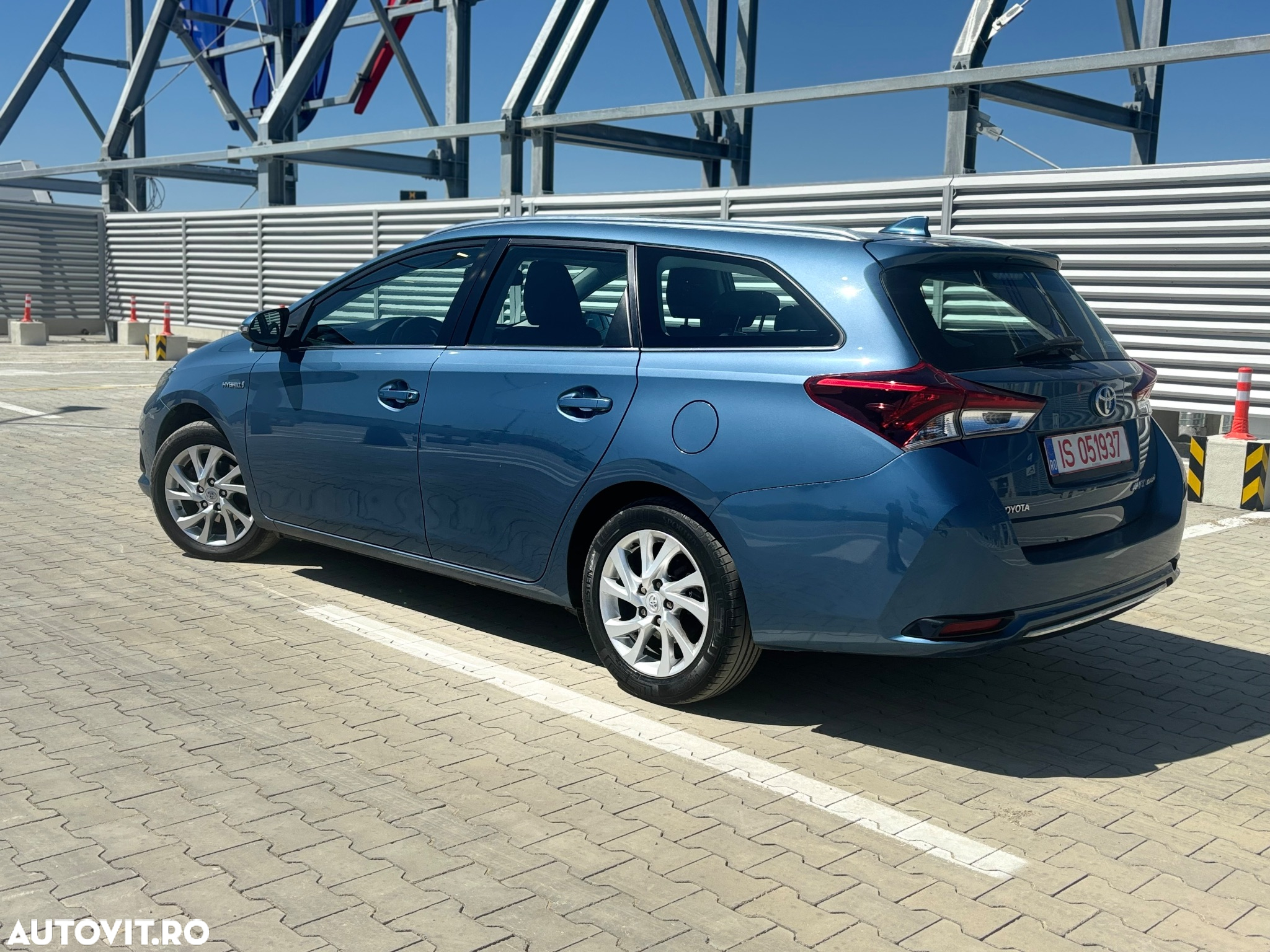Toyota Auris 1.8 L VVT-i HSD Sol + - 3