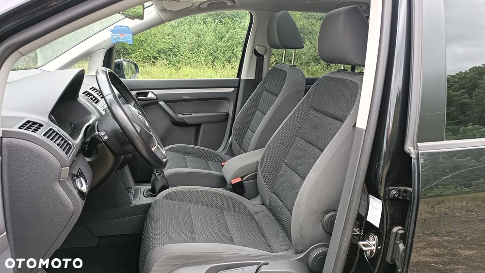 Volkswagen Touran - 11