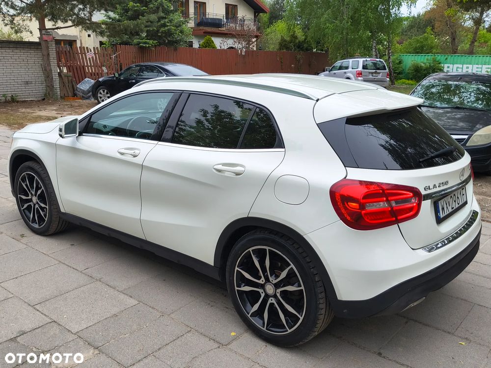 Mercedes-Benz GLA 250 4Matic 7G-DCT Activity Edition - 2