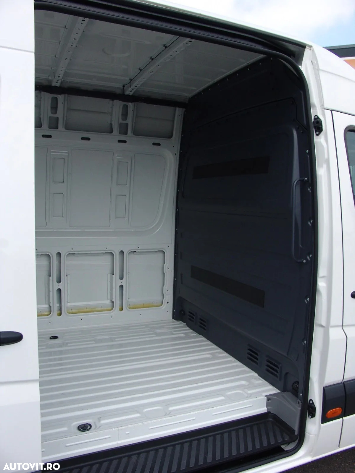 Volkswagen Crafter - 11