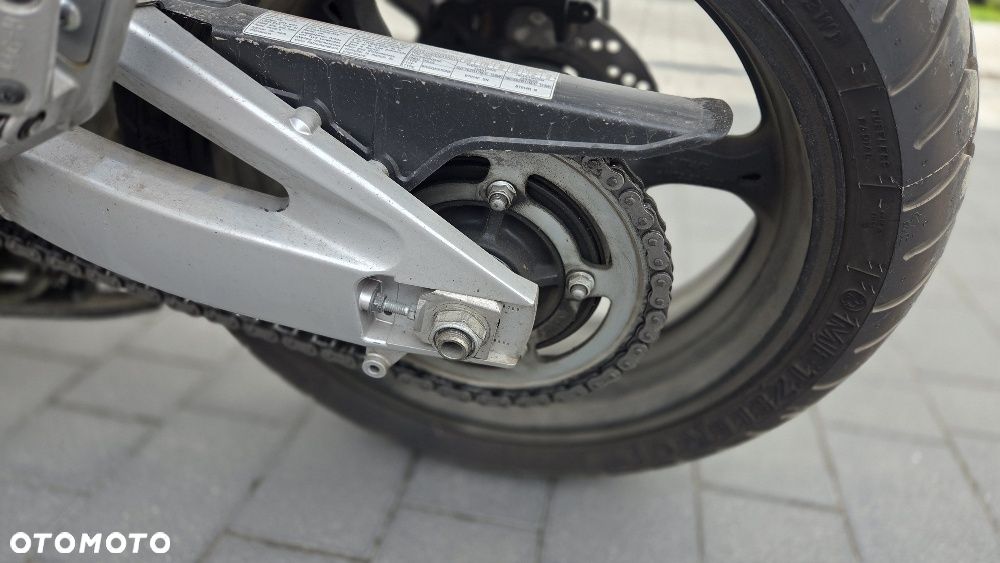 Suzuki GSR - 8