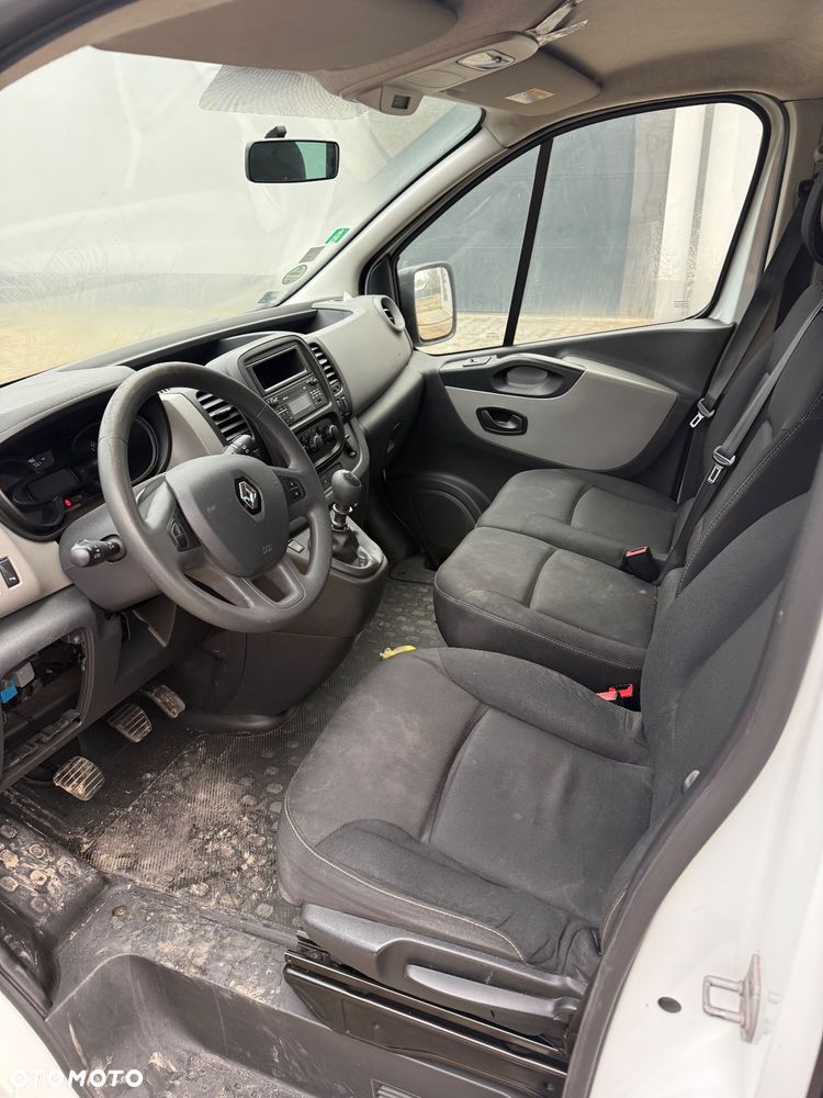 Renault Trafic 9 osób osobowy - 10