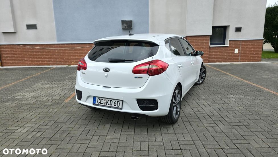 Kia Ceed 1.6 CRDi 136 ISG Spirit - 4