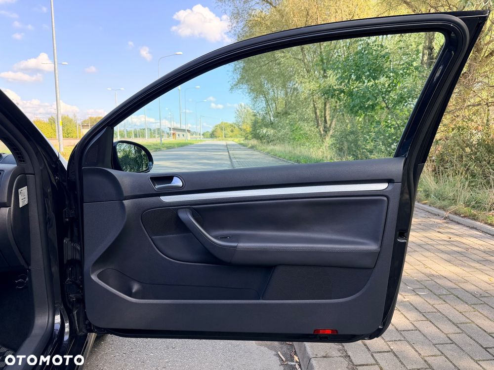 Volkswagen Golf R32 - 18