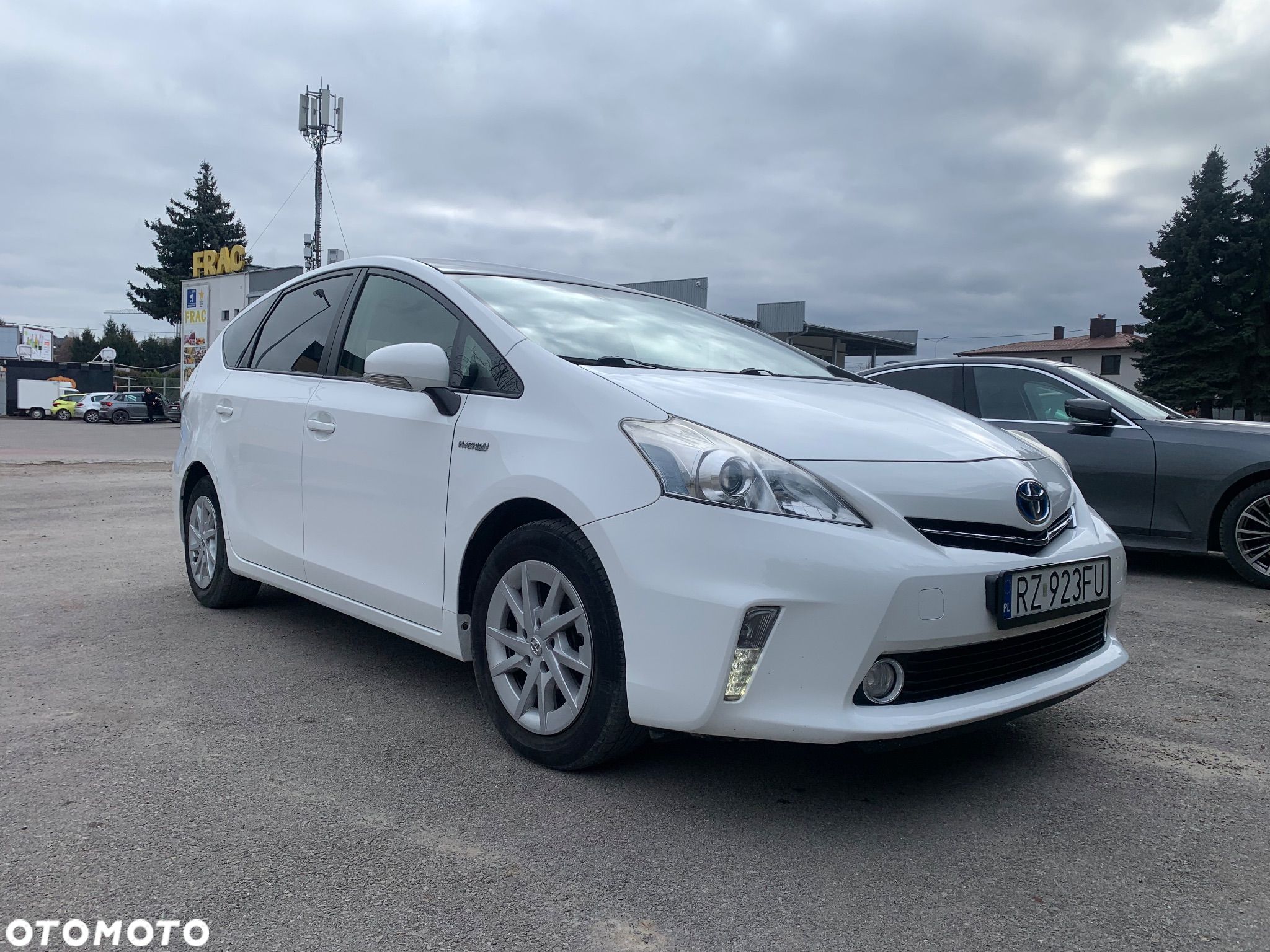 Toyota Prius+ (Hybrid) - 1