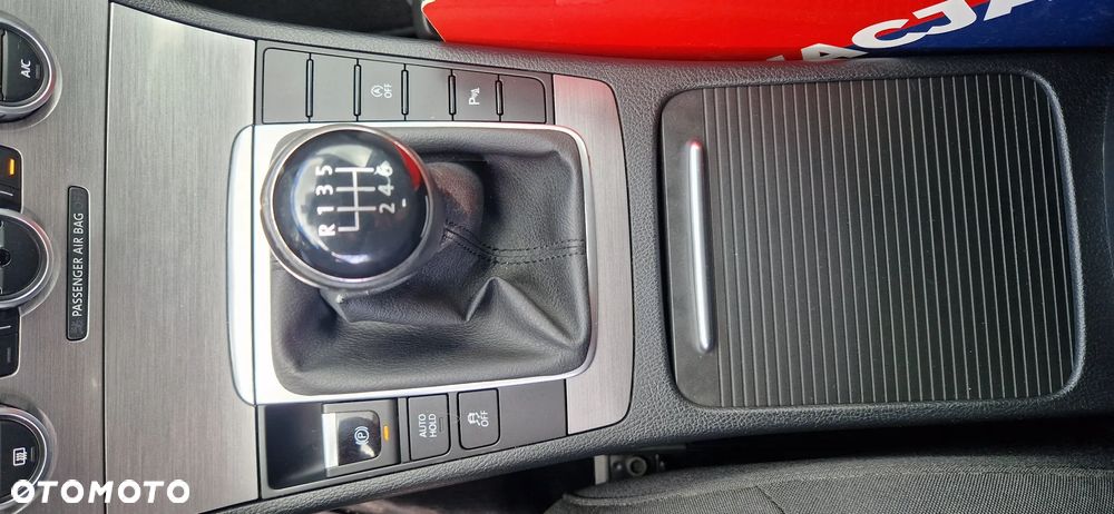 Volkswagen Passat Variant 1.6 TDI BlueMotion Technology Comfortline - 25