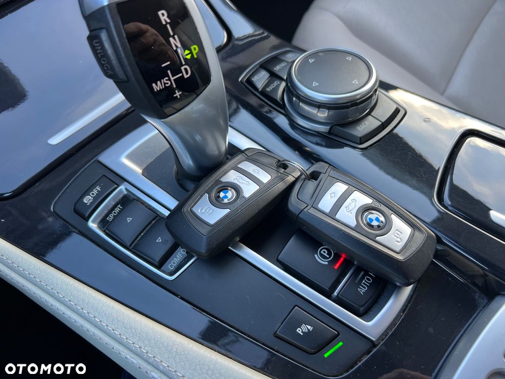BMW Seria 5 518d Luxury Line - 36