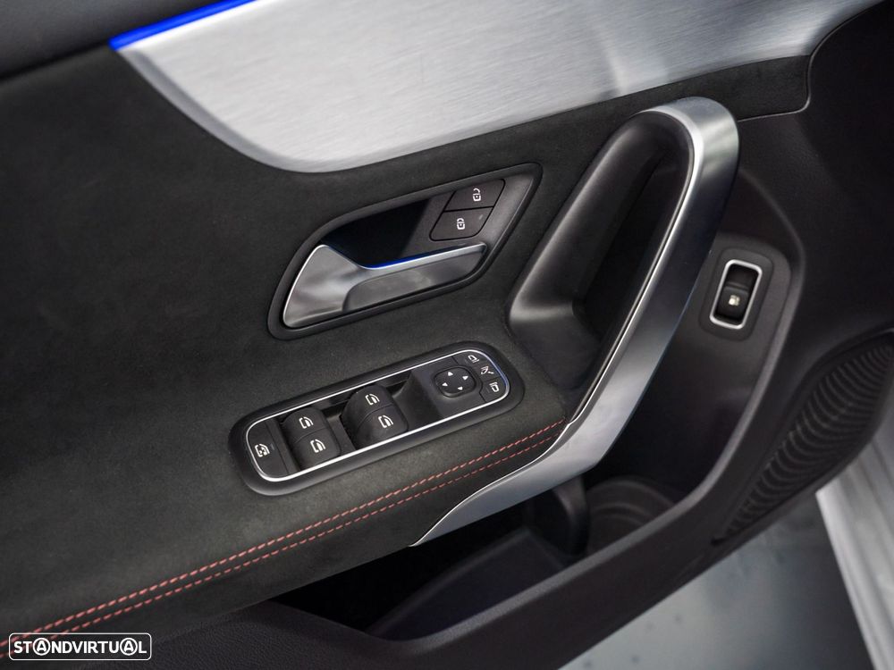 Mercedes-Benz A 250 e AMG Line - 17