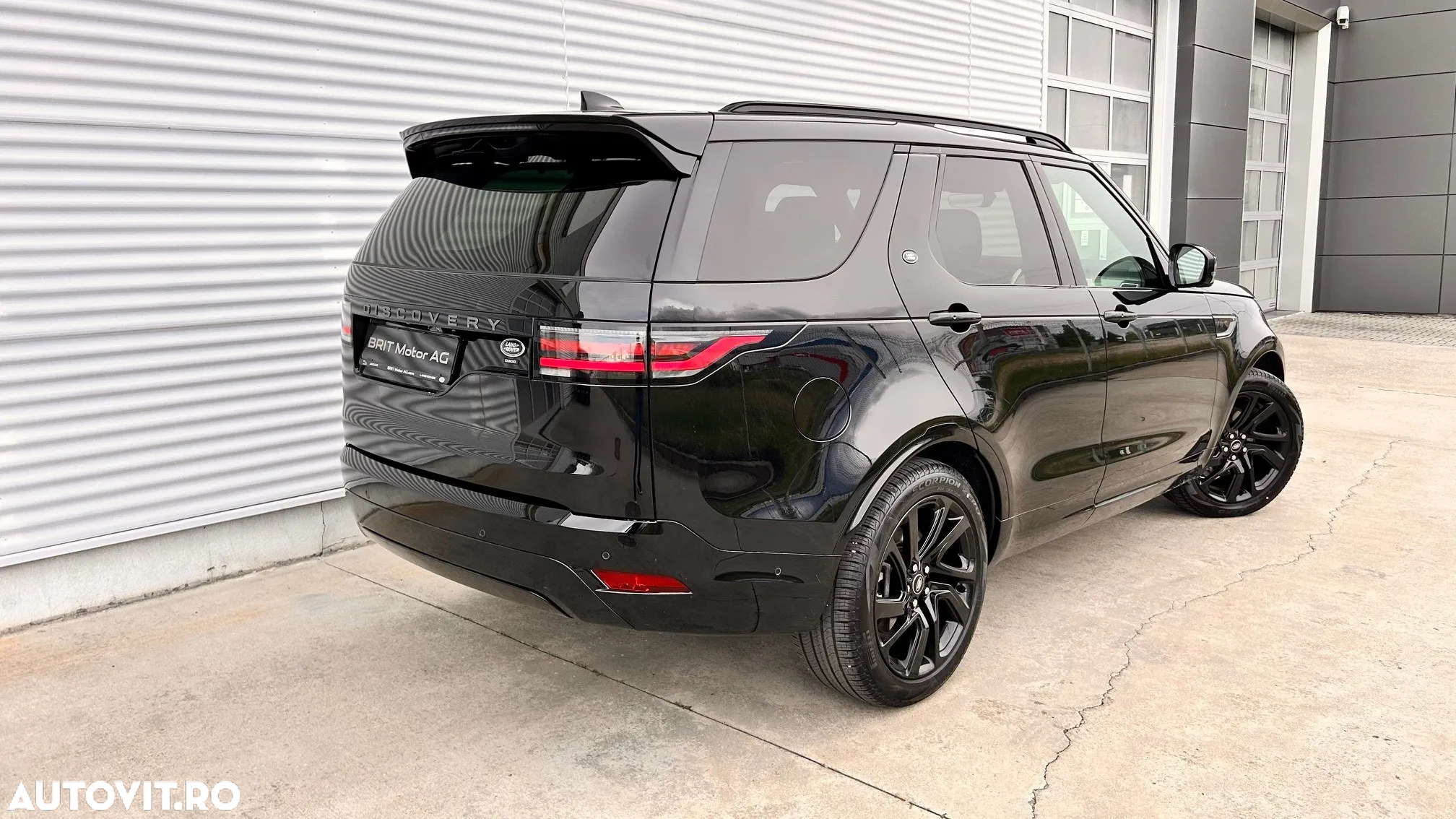Land Rover Discovery 3.0D 300 MHEV R-Dynamic SE - 6