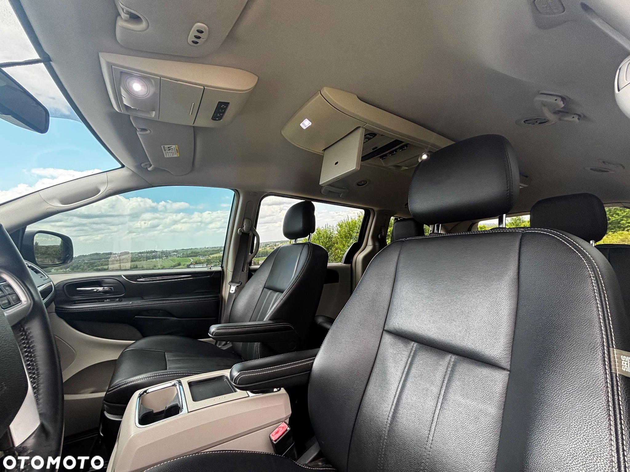 Chrysler Town & Country 3.6 Limited - 18