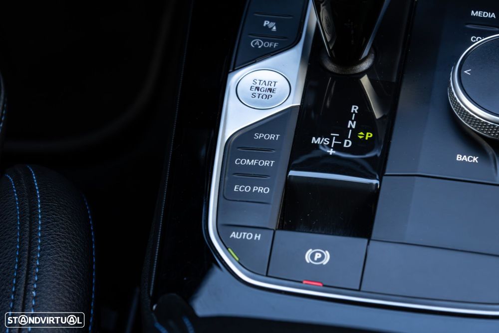 BMW 116 d Pack Desportivo M Auto - 24