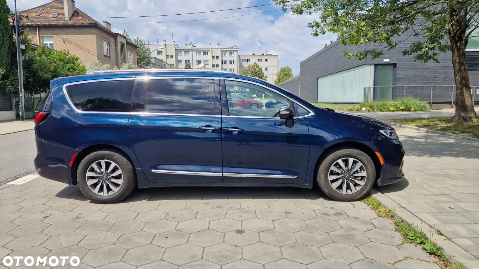 Chrysler Pacifica - 4