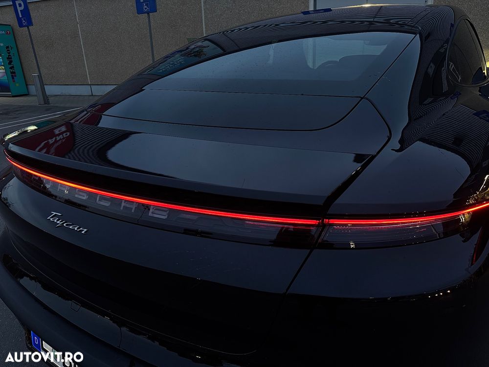 Porsche Taycan - 6