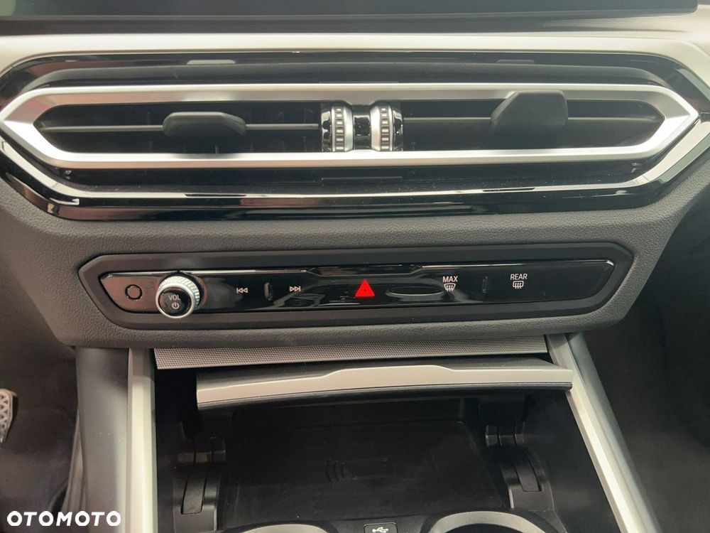 BMW Seria 3 318d mHEV - 22