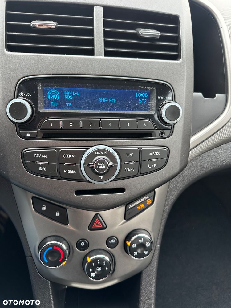 Chevrolet Aveo 1.2 LT - 23
