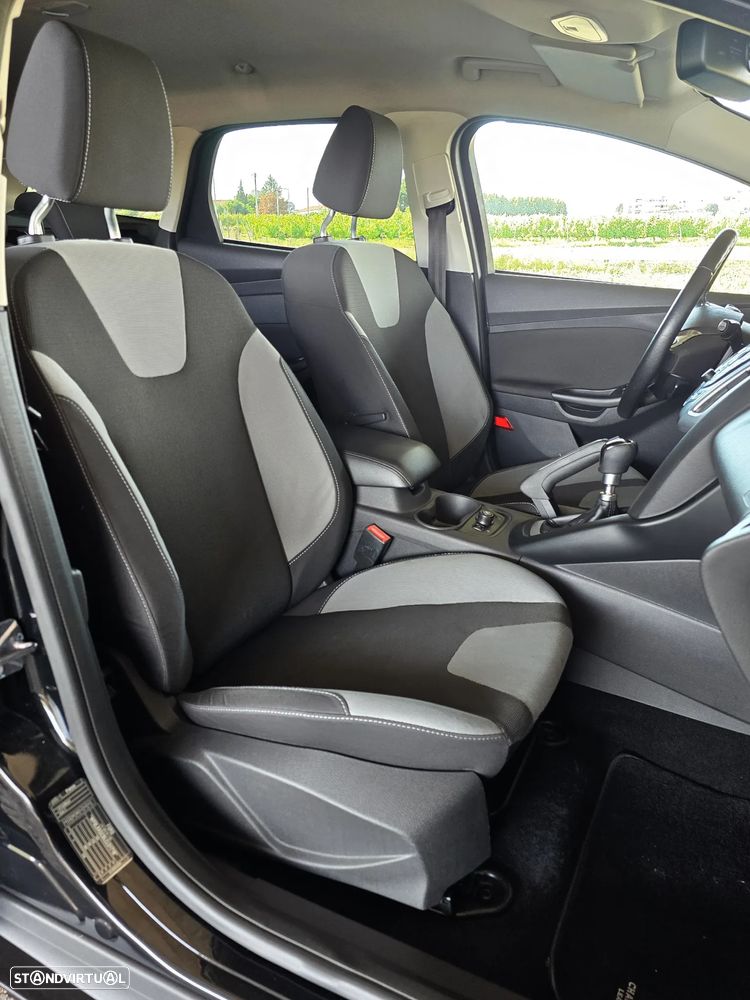 Ford Focus 1.0 EcoBoost S&S Champions Edition - 8