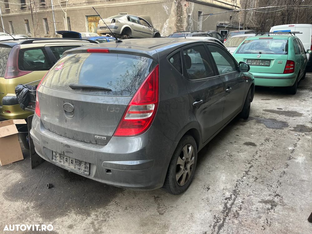 Dezmembrez Hyundai I30 gri inchis 2007 1,6 CRDI - 3