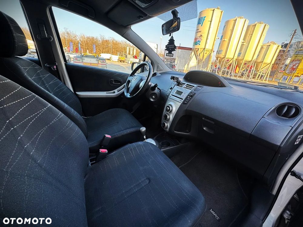 Toyota Yaris - 12