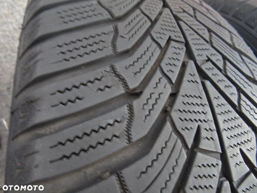 235/60/R18 107V Kumho Winter Craft WP52 - 3