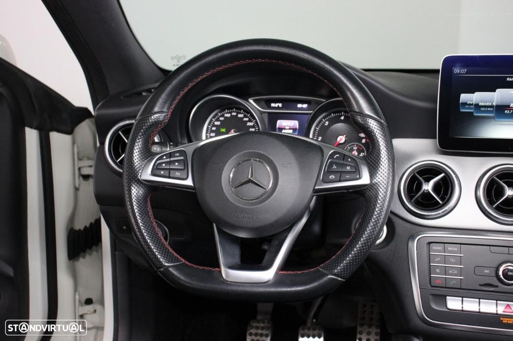 Mercedes-Benz CLA 180 d Shooting Brake AMG Line - 10