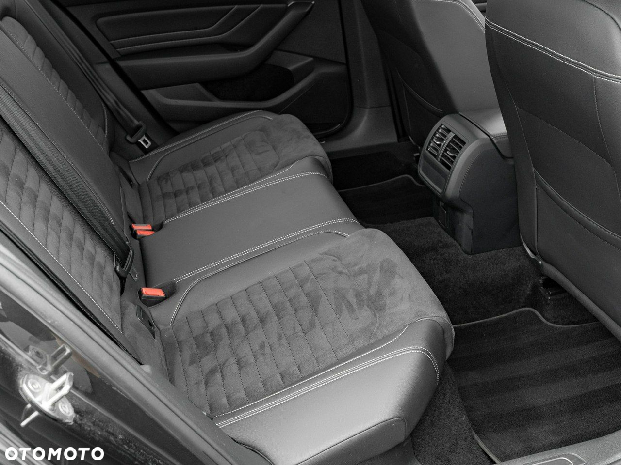 Volkswagen Passat 2.0 TDI Elegance DSG - 29