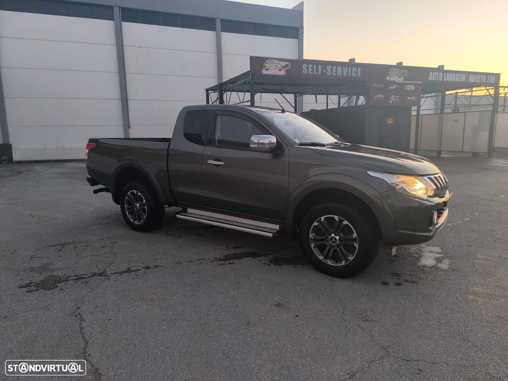 Mitsubishi L200 2.4 DI-D CD Instyle Sportb.Strakar 4WD - 3