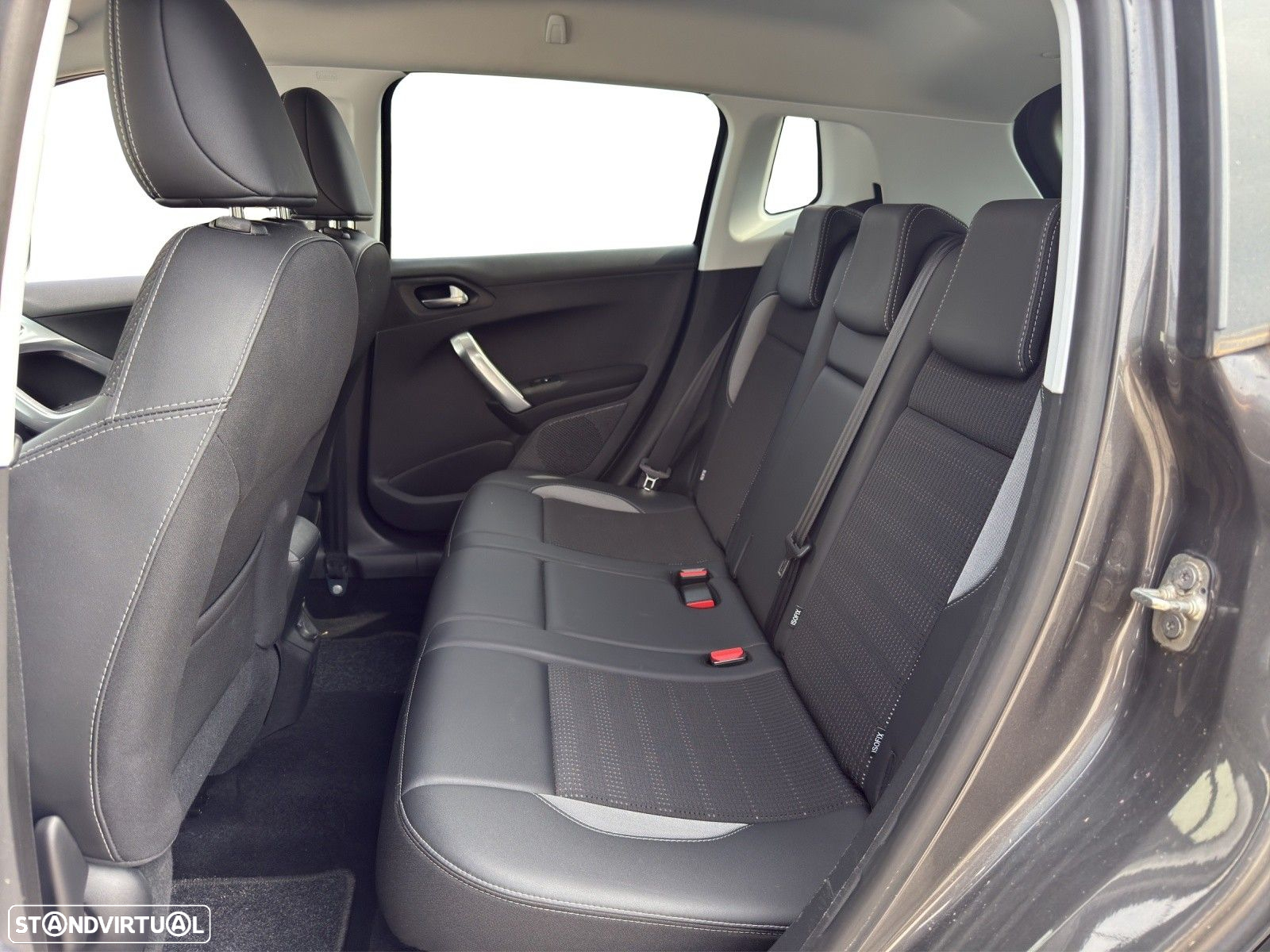 Peugeot 2008 1.2 PureTech Allure EAT6 - 12