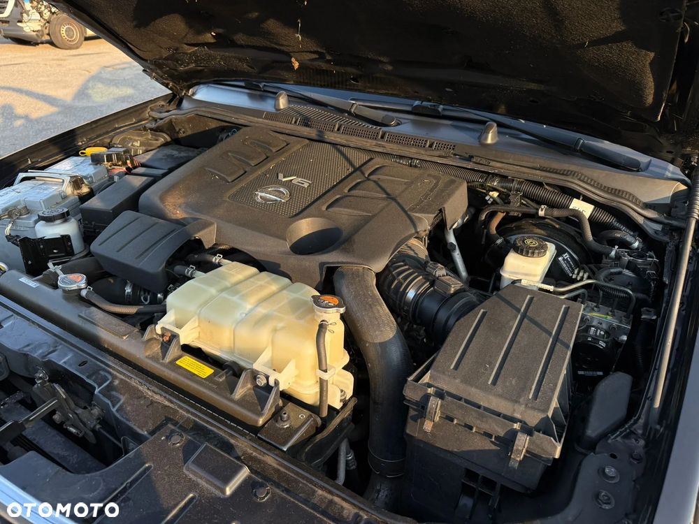 Nissan Navara 3.0 D V6 Platinum Long EU5 - 28