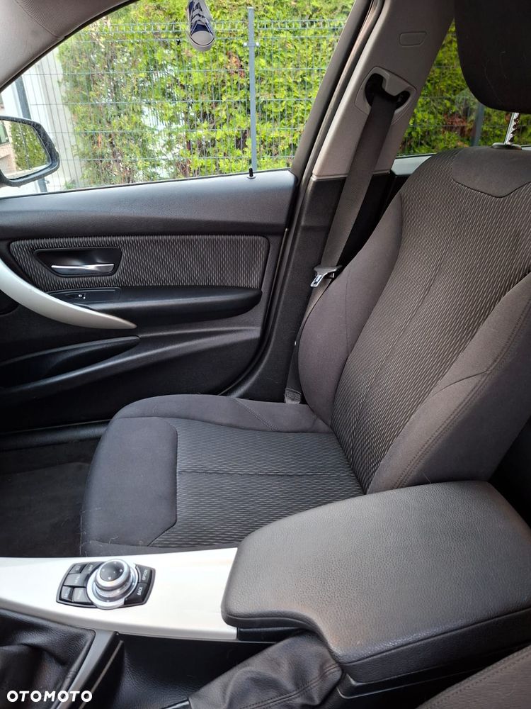 BMW Seria 3 318d - 12