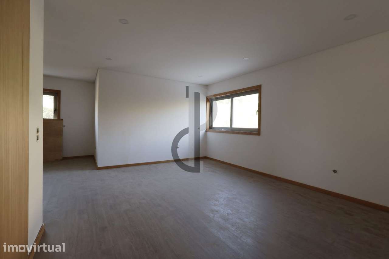 Apartamento T2+1 com 3 frentes e terraço - junto ao Picoto - Grande imagem: 2/17