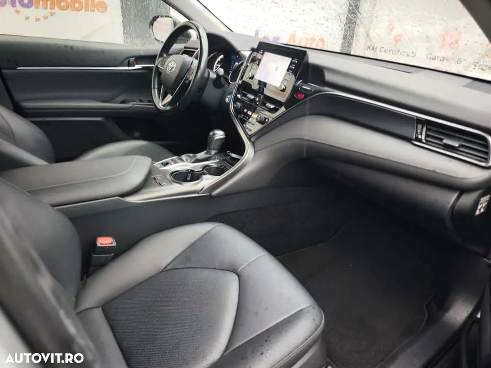 Toyota Camry 2.5 Hybrid Business - 16