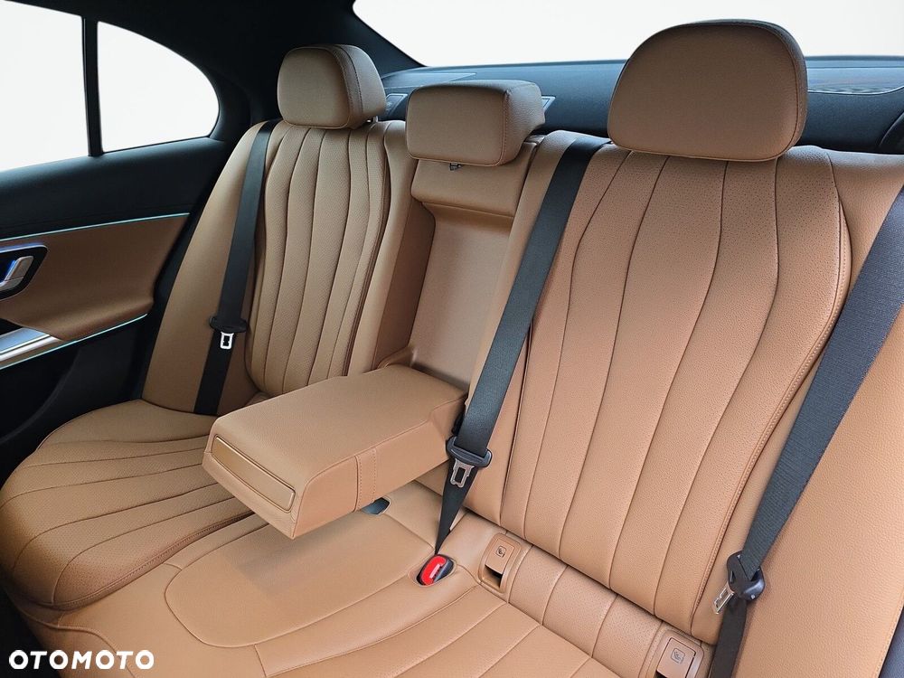 Mercedes-Benz Klasa E 200 mHEV 4-Matic AMG 9G-Tronic - 13