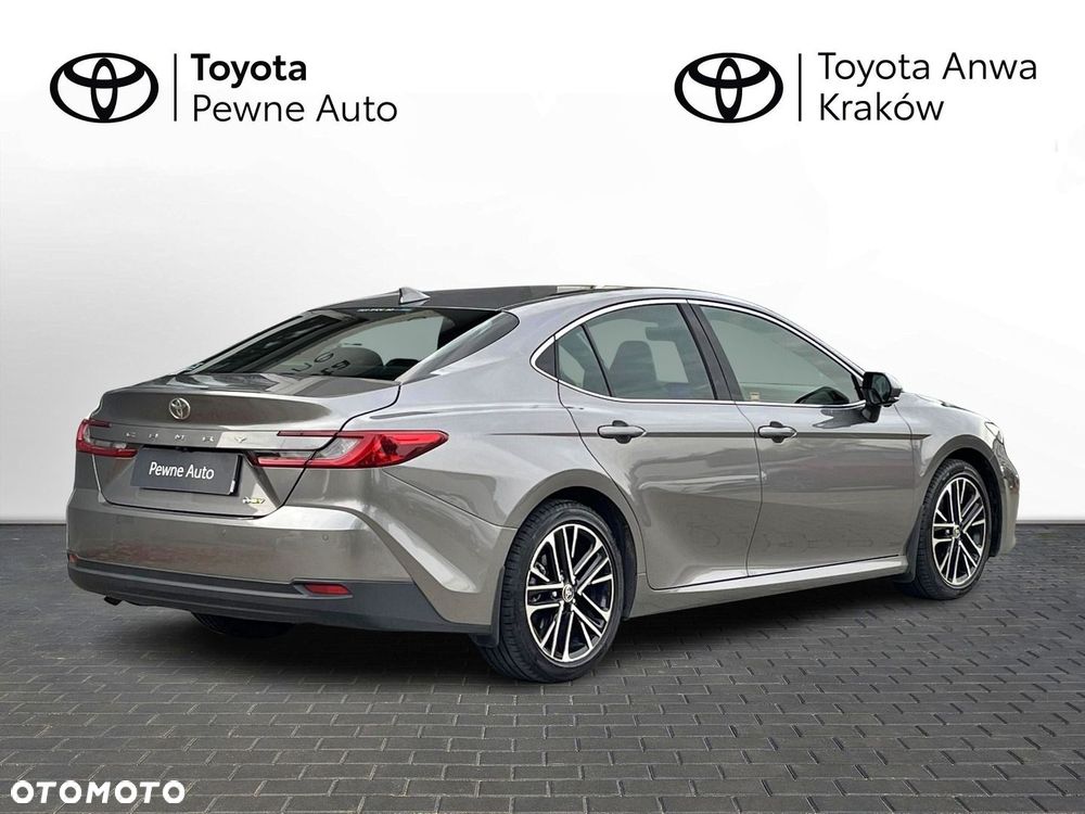 Toyota Camry - 4