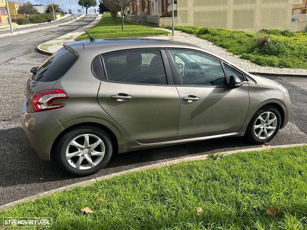 Peugeot 208 1.4 HDi SE Style - 9