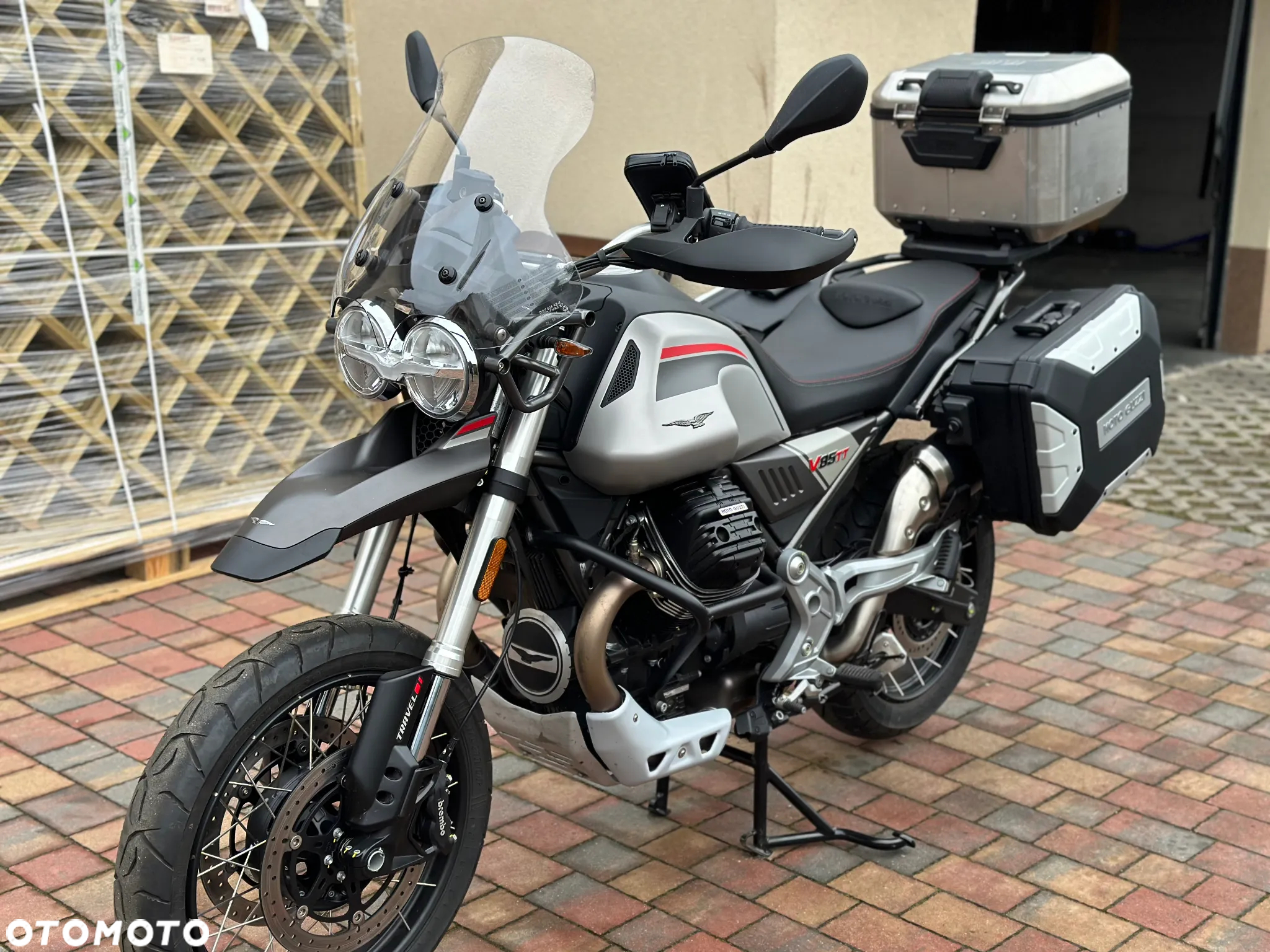 Moto Guzzi V85 - 2