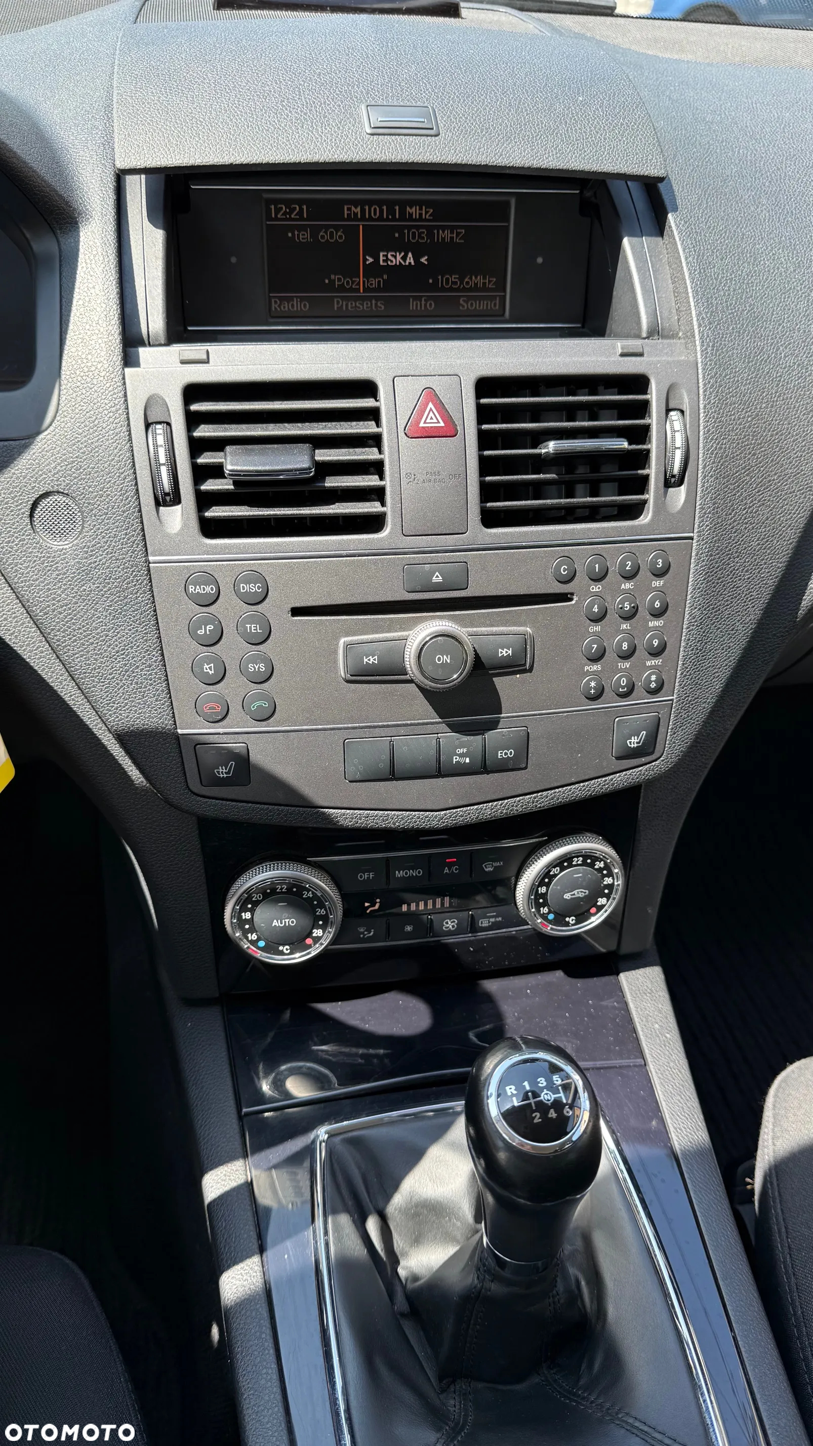 Mercedes-Benz Klasa C 180 T CGI BlueEFFICIENCY Elegance - 16