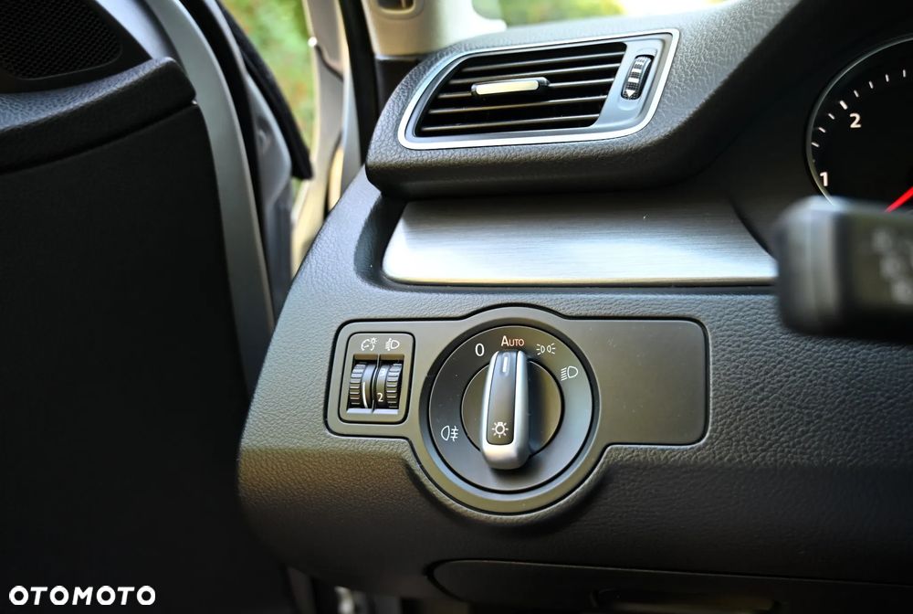 Volkswagen Passat - 29